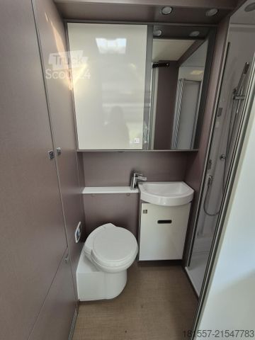 Ημιενσωματωμένο αυτοκινούμενο τροχόσπιτο BÜRSTNER Lyseo TD 594