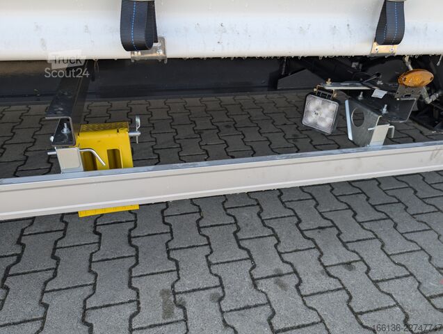  Fliegl 3-Achs Jumbo Gardinen Sattelauflieger