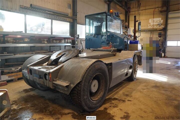 Laad- en losmachine Sisu 2139 4x4 Terminal truck. Watch video!