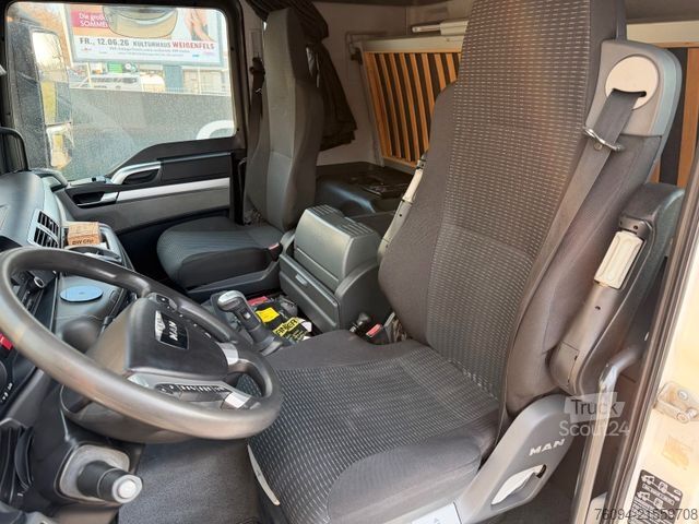 Jeřáb na nákladním automobilu MAN TGS 18.440 4x4 Kran 21m Seilwinde Greifer Funk