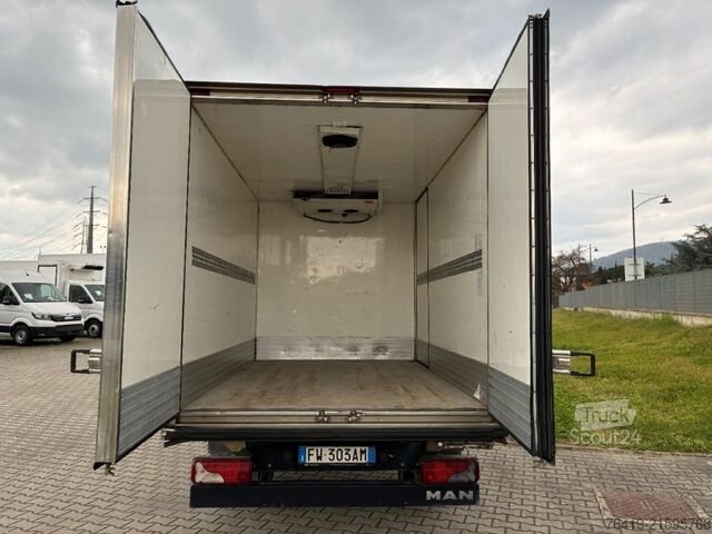 شاحنة صغيرة مزودة بثلاجة MAN TGE 3.180 T26-007