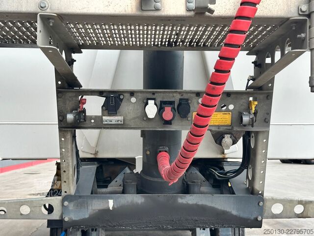 Semirremolque volquete SCHMITZ CARGOBULL SKI 24 SL7.2 Stahlmulde/Rollplane/Liftachse 1+3