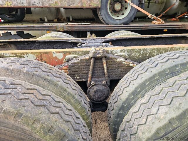 Podvozek s kabinou VOLVO N1033 6X4