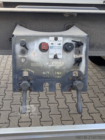 Polpriklopnik za zamenljive nadgradnje Fliegl ZWP 180 Standard