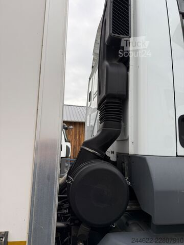 شاحنة صندوقية 4x2 مزودة برفعة خلفية من نوع Dhollandia وباب جانبي. Ford 2023 FORD 1833 DC 4x2 (EXPORT)
