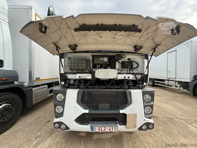 شاحنة صندوقية 4x2 مزودة برفعة خلفية من نوع Dhollandia وباب جانبي. Ford 2023 FORD 1833 DC 4x2 (EXPORT)