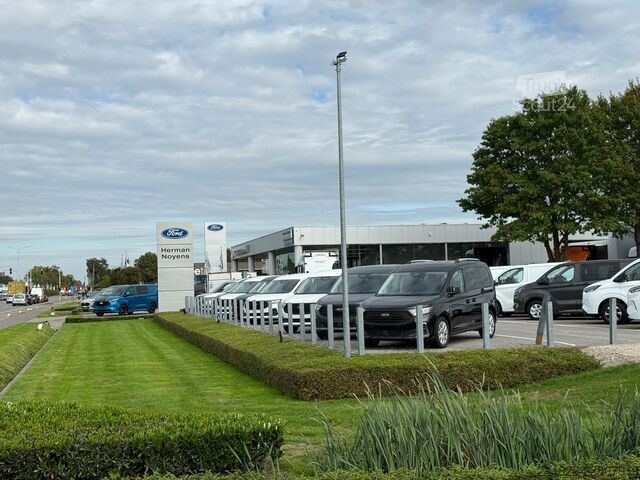 شاحنة صندوقية 4x2 مزودة برفعة خلفية من نوع Dhollandia وباب جانبي. Ford 2023 FORD 1833 DC 4x2 (EXPORT)