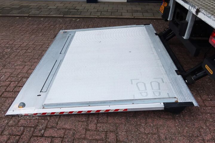 Box body MAN TGL 12.220 Bak + Palfinger klep 1500 KG   € 29...