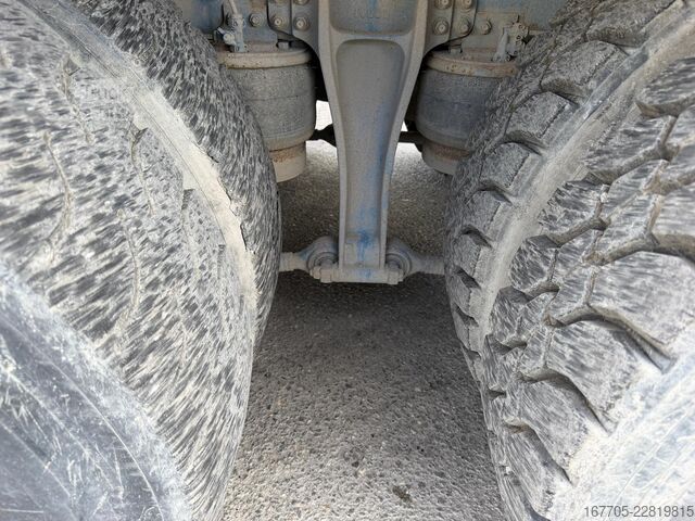 شاحنة خلاطة خرسانة Iveco TRAKKER AD340T45