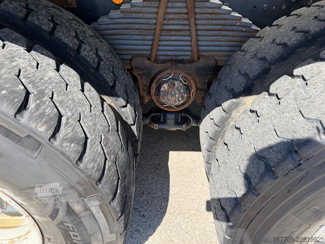 شاحنة خلاطة خرسانة Iveco Trakker 450