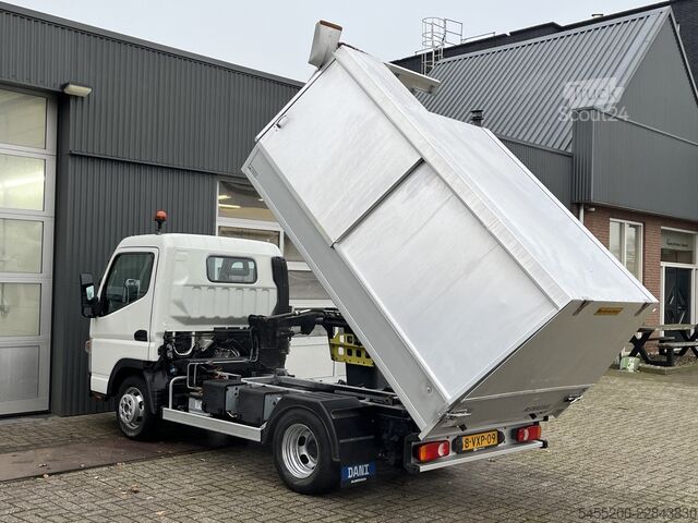 Vehicul de colectare a deșeurilor FUSO Canter 3S13 3.0 Automaat Veegvuilkipper zijlade...