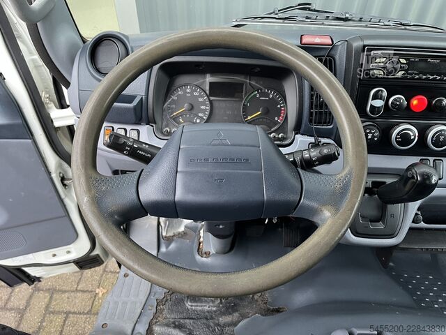 Vehicul de colectare a deșeurilor FUSO Canter 3S13 3.0 Automaat Veegvuilkipper zijlade...