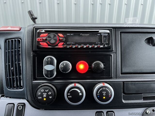 Vehicul de colectare a deșeurilor FUSO Canter 3S13 3.0 Automaat Veegvuilkipper zijlade...
