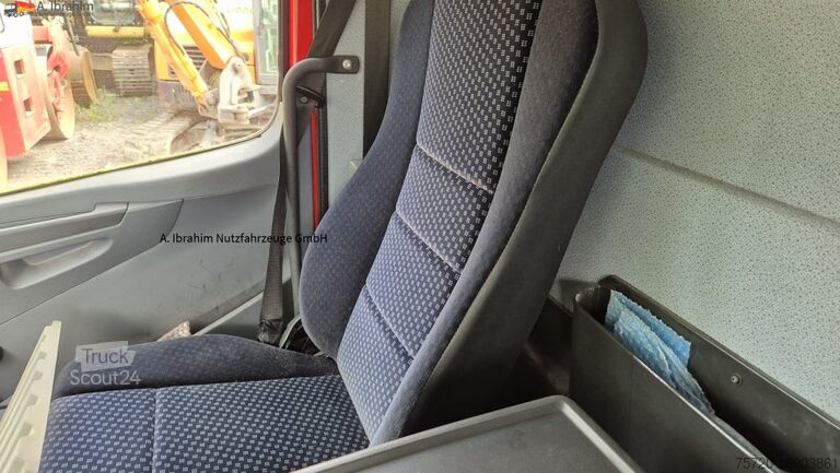LKW mit Kofferaufbau Mercedes-Benz 1222 Werkstattkoffer mit Regalsystem