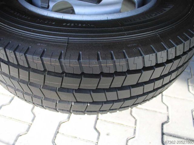 Autocarro con pianale e telone IVECO EUROCARGO ML 90E18, EURO 5, SIDEWALLS, PNEU 80%