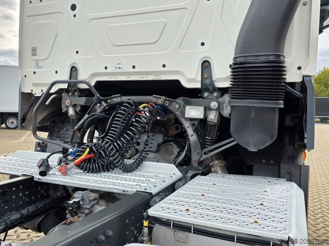 Standard tractor unit MERCEDES-BENZ Actros 1843