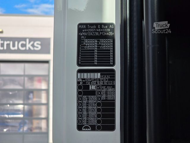 Nagy térfogatú nyergesvontató MAN TGX 18.460 LLS-U / Retarder / 2 Tanks