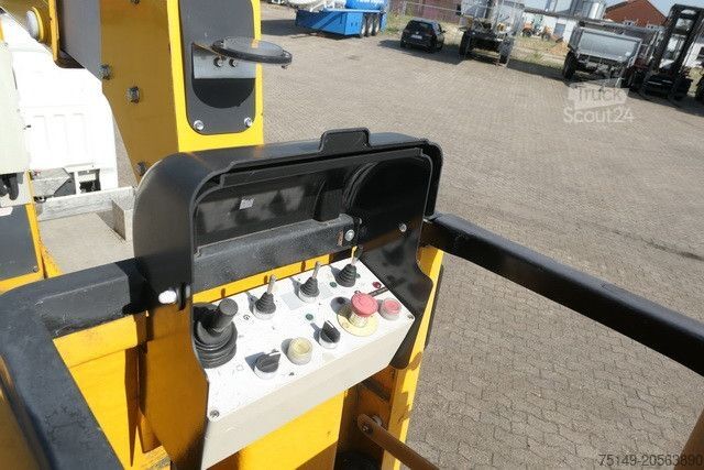 Pracovná plošina Nissan 32.12 4x2, 11m Arbeitshöhe, Klima,3. Sitz