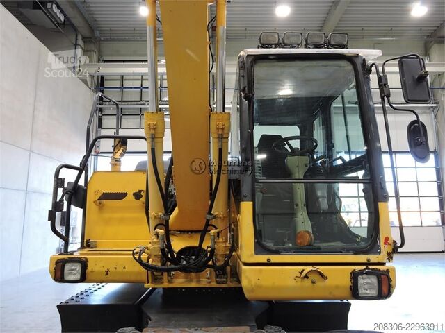 Pyöräalustainen kaivinkone KOMATSU PW140