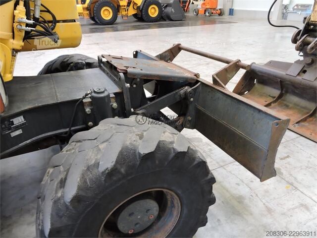 Pyöräalustainen kaivinkone KOMATSU PW140