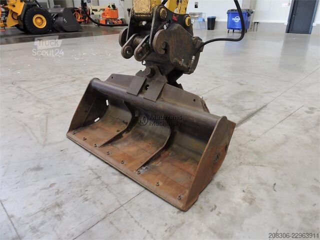 Pyöräalustainen kaivinkone KOMATSU PW140
