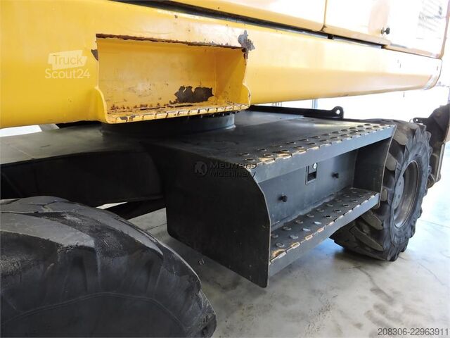 Pyöräalustainen kaivinkone KOMATSU PW140