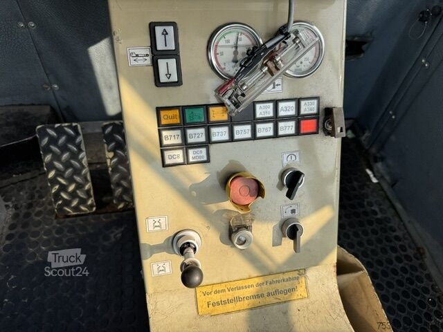 Entreprenørmaskine GHH AM 210 Air Mover Flugzeugschlepper