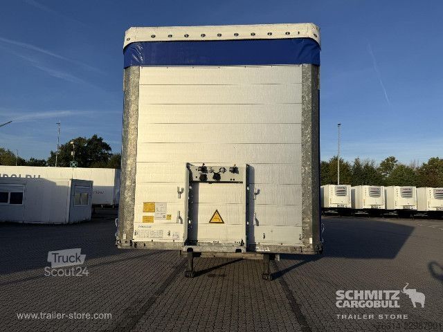 Avoin puoliperävaunu pressulla Schmitz Cargobull Curtainsider Standard Getränke