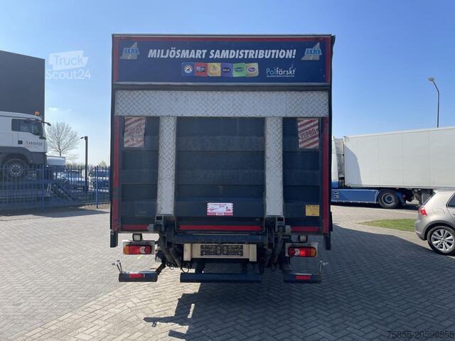 Benne fermée Volvo FL240 Closed Box / Loading Lift / 157.000 KM