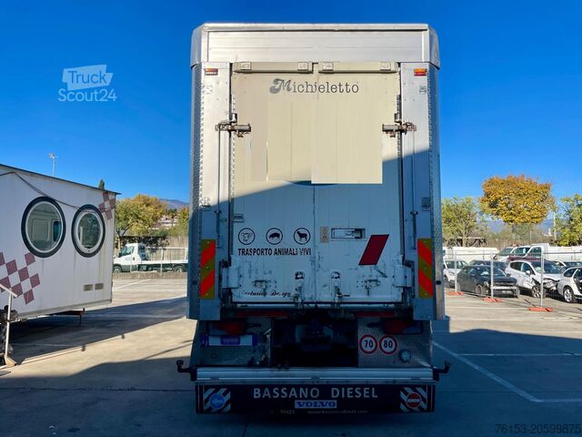 Camion pentru transport animale Volvo FH 12 460