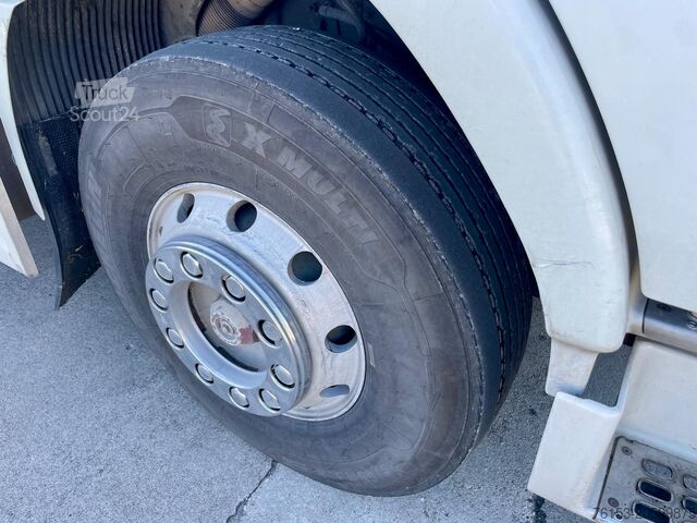 Camion pentru transport animale Volvo FH 12 460