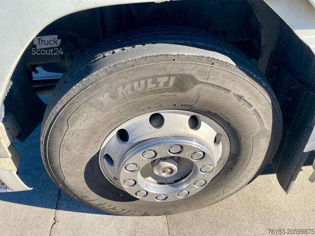 Camion pentru transport animale Volvo FH 12 460