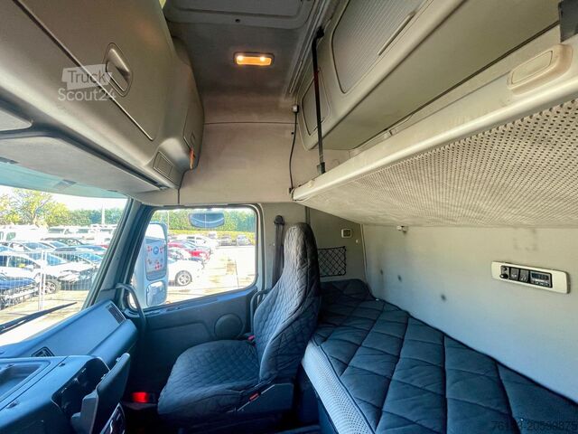 Camion pentru transport animale Volvo FH 12 460