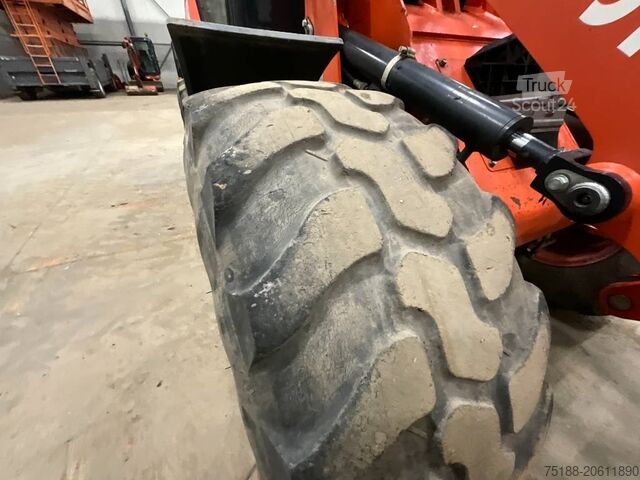 Nakladalec na kolesih Kubota R 065