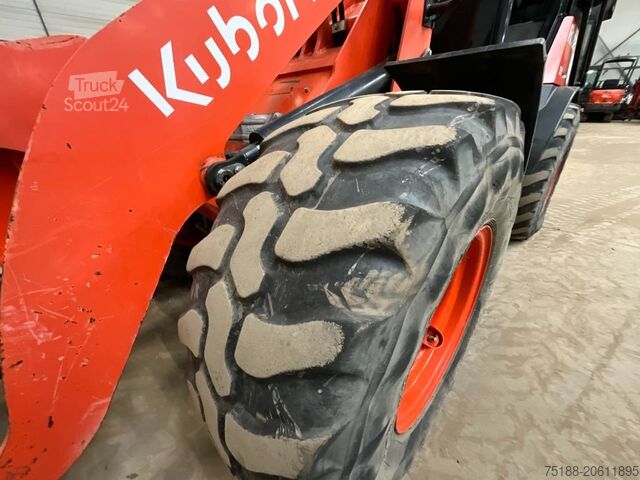 Riteņu iekrāvējs Kubota R 082