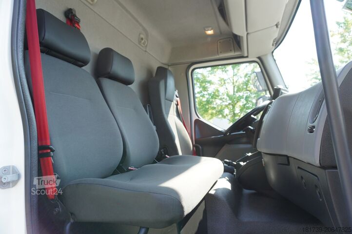 Nadgradnja žerjava Renault D12 / New galvanized tow truck superstru