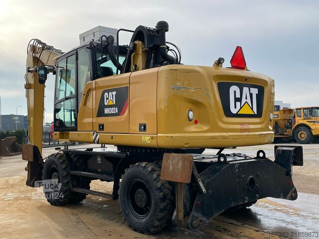 Stroj na manipuláciu s materiálom Caterpillar MH3024