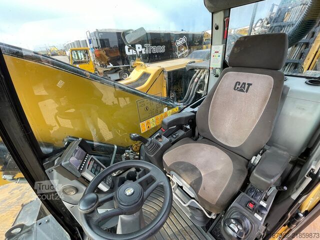 Μηχανή χειρισμού υλικών Caterpillar MH3024