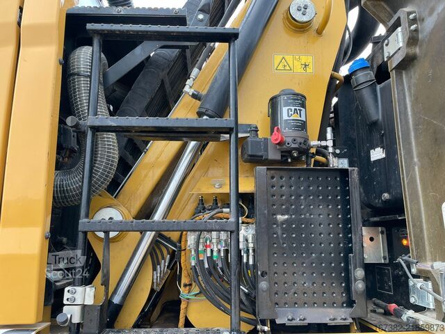 Μηχανή χειρισμού υλικών Caterpillar MH3024