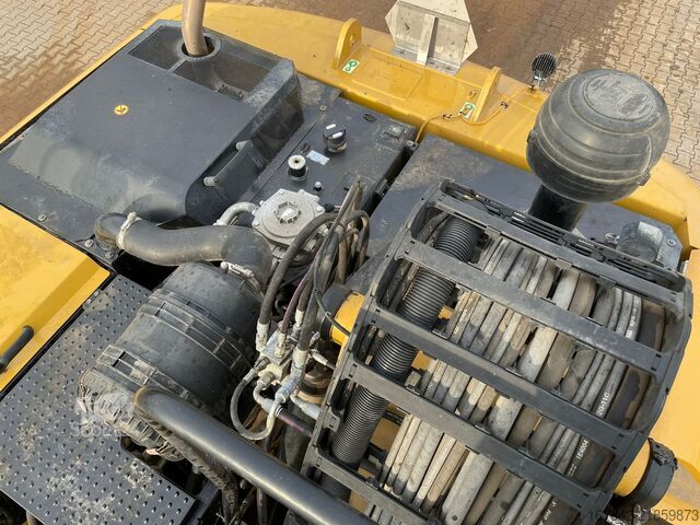 Μηχανή χειρισμού υλικών Caterpillar MH3024