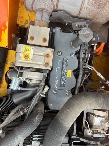 Гусеничный экскаватор KOMATSU Komatsu HB 215 LC-1