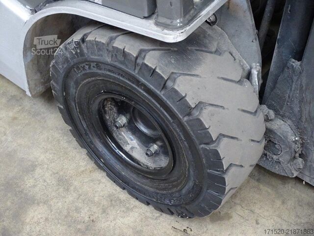 Frontlastare truck Nissan S1N1L13Q - TRIPLEX