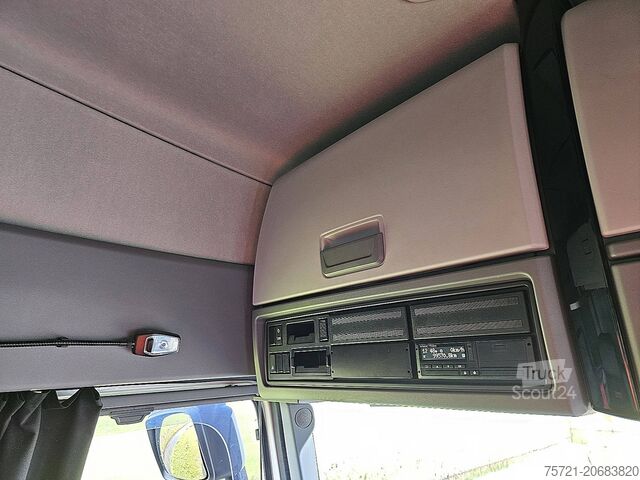 Standaard trekker RENAULT T 520 HIGH EVO 99TKM NIGHT A/C