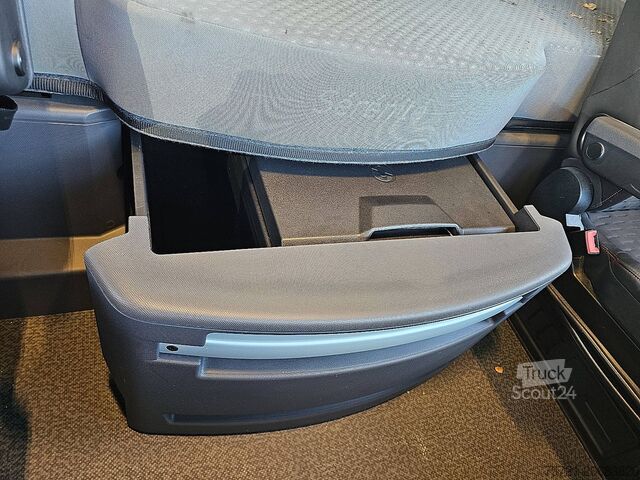 Standaard trekker RENAULT T 520 HIGH EVO 99TKM NIGHT A/C