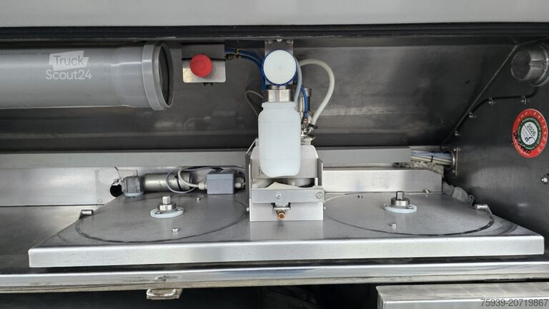 LKW mit Tankaufbau MAN TGS 26.440