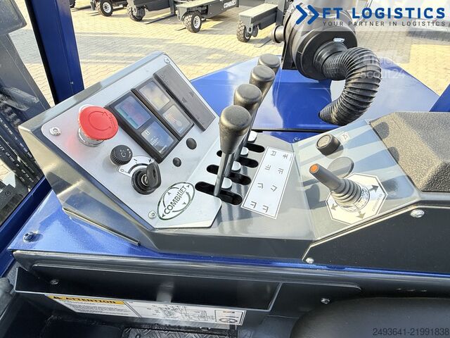 Carrello elevatore a 4 direzioni Combilift CB3000 GAS TRIPLEX 5500 POSITIONER