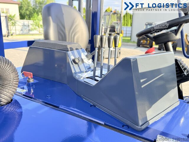 Carrello elevatore a 4 direzioni Combilift CB3000 GAS TRIPLEX 5500 POSITIONER