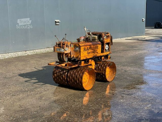 Tek tamburlu silindir RAMMAX RW1402 Grabenwalze