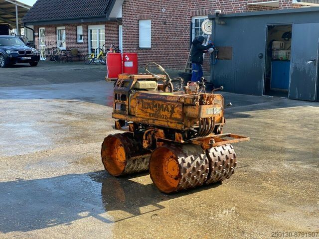 Tek tamburlu silindir RAMMAX RW1402 Grabenwalze