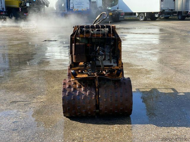 Tek tamburlu silindir RAMMAX RW1402 Grabenwalze